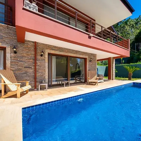 Luxury 4 Bedroom Villa With Pool * Гёчек