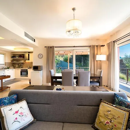 Luxury 4 Bedroom Villa With Pool فيلة غوجيك