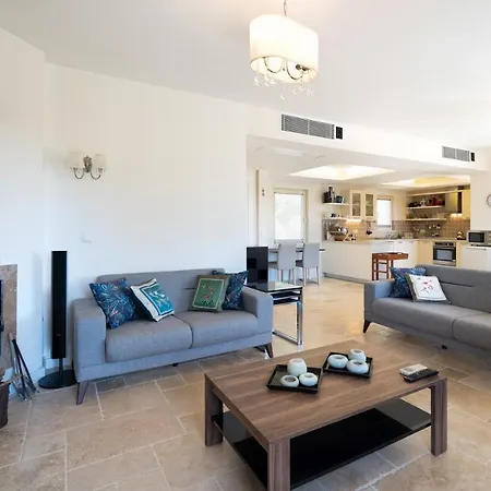 فيلة Luxury 4 Bedroom Villa With Pool غوجيك