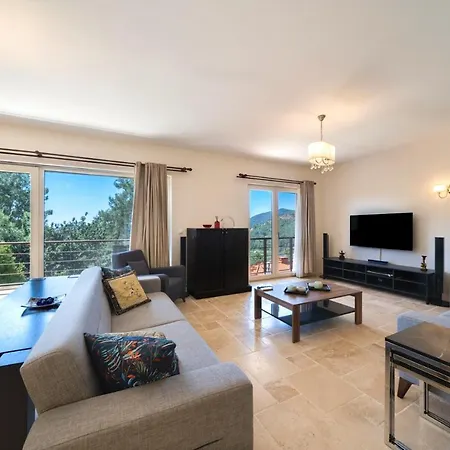 Luxury 4 Bedroom Villa With Pool فيلة غوجيك