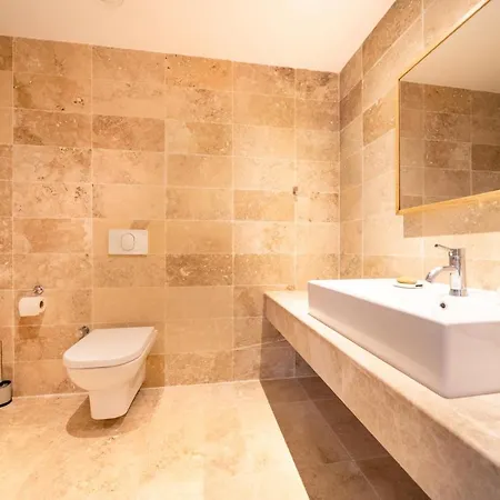 Luxury 4 Bedroom Villa With Pool