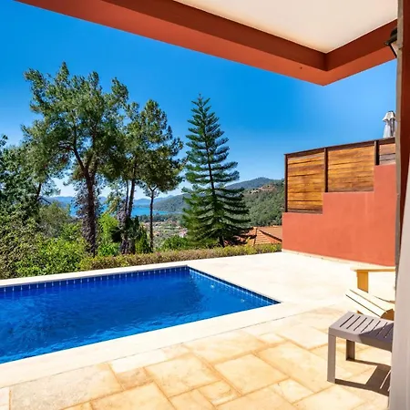Luxury 4 Bedroom Villa With Pool