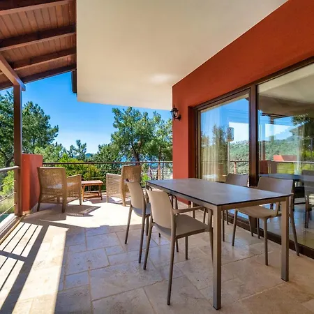 Villa Luxury 4 Bedroom Villa With Pool *